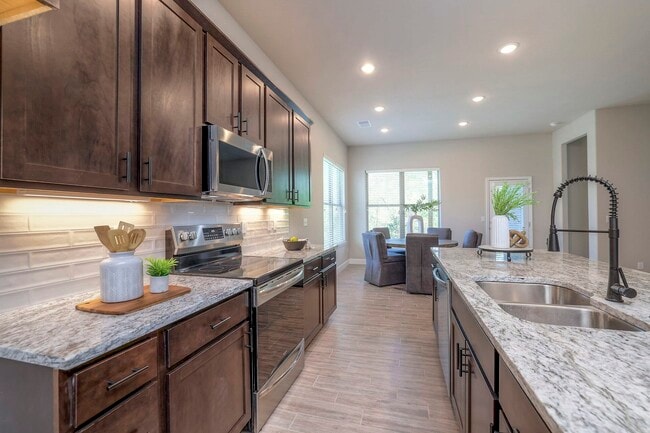 8408 Greentree Dr, Lenexa, KS 66227 - photo 5