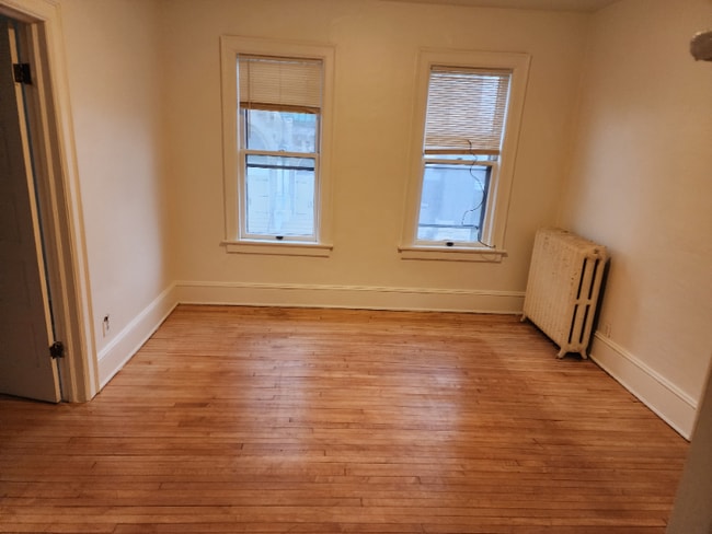 832 E Clarke St unit 1, Milwaukee, WI 53212 - photo 2