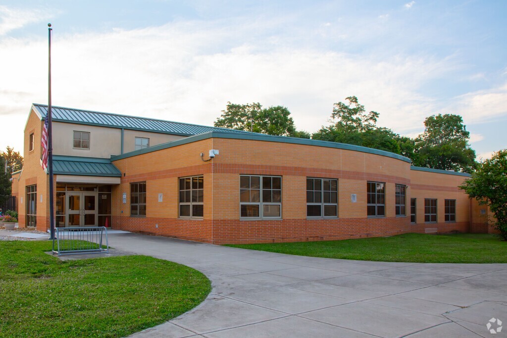 Martha J Ridpath Elementary School serves students in the Greencastle community.