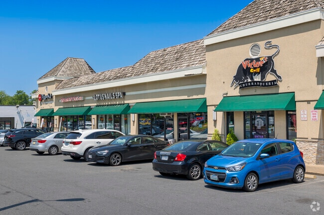 There is no shortage of dining options in Idylwood.