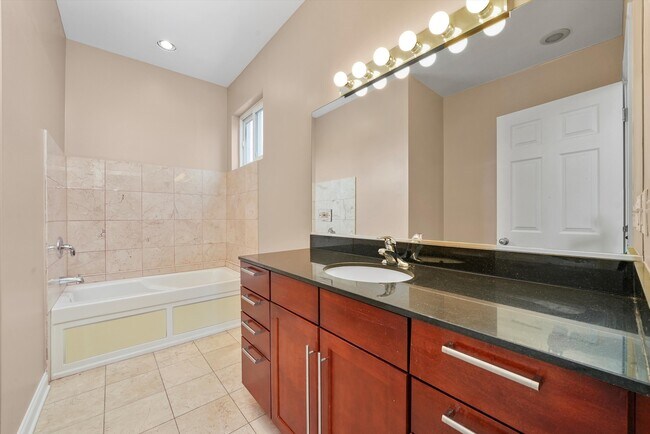 260 N California Ave unit 3, Chicago, IL 60612 - photo 6