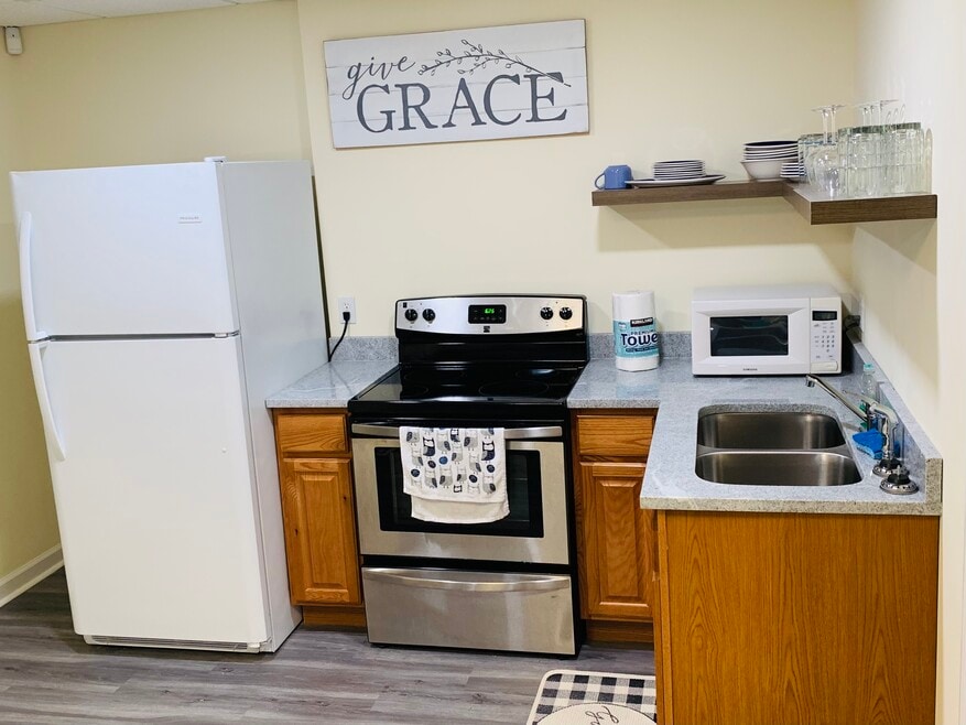 The thoughtfully-designed kitchen comes with plentiful cabinet space and contemporary appliances, ma