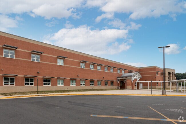 Glasgow Middle School serves the students of Seven Corners.