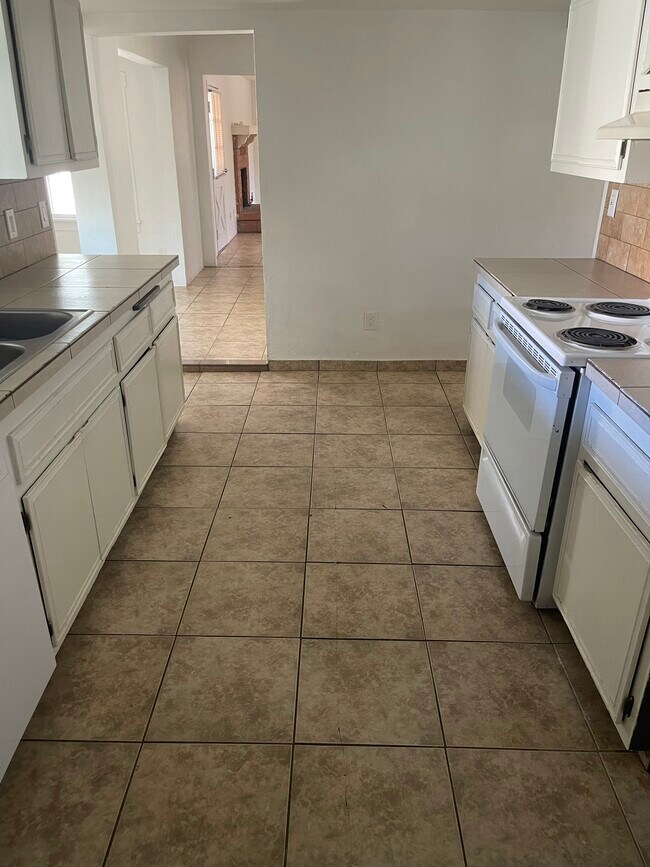 3027 N Geronimo Ave, Tucson, AZ 85705 - photo 7