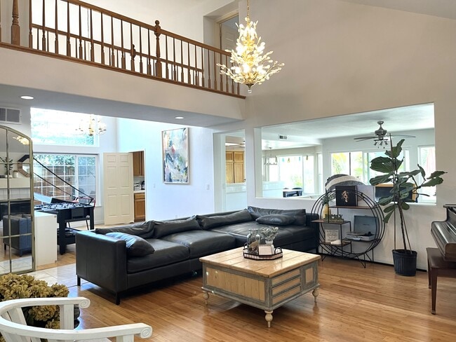 10841 Portobelo Dr unit Portobelo, San Diego, CA 92124 - photo 4