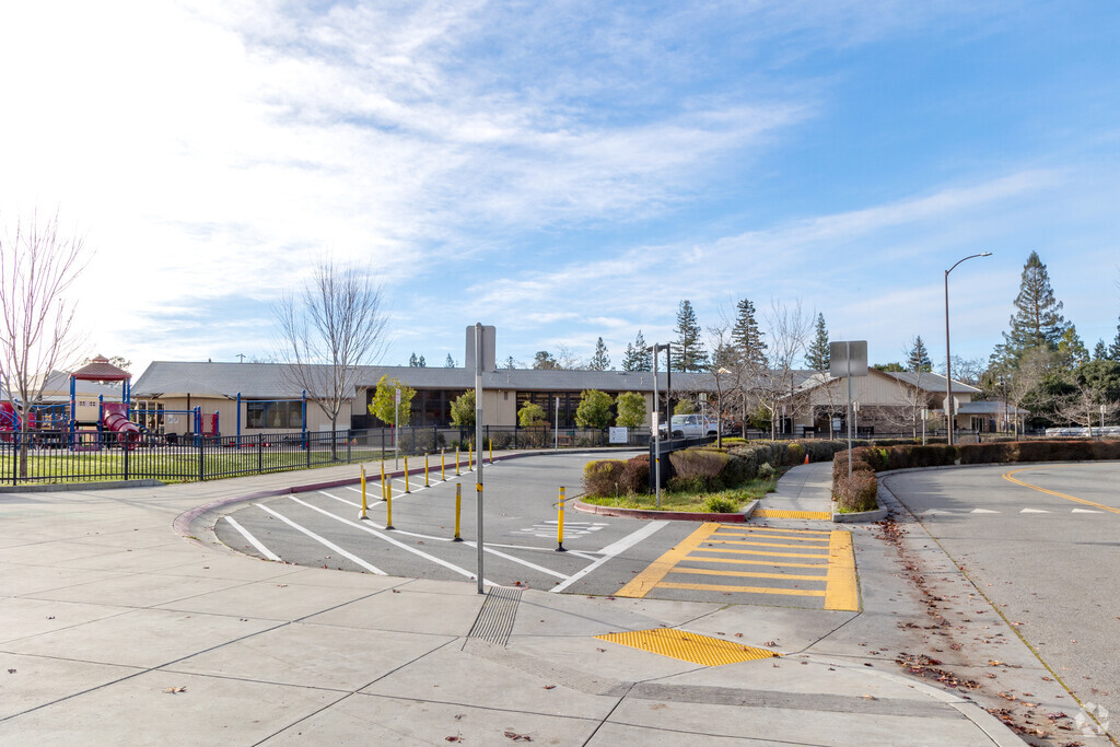 Oak Knoll Elementary School offers a space where all people can learn and thrive.