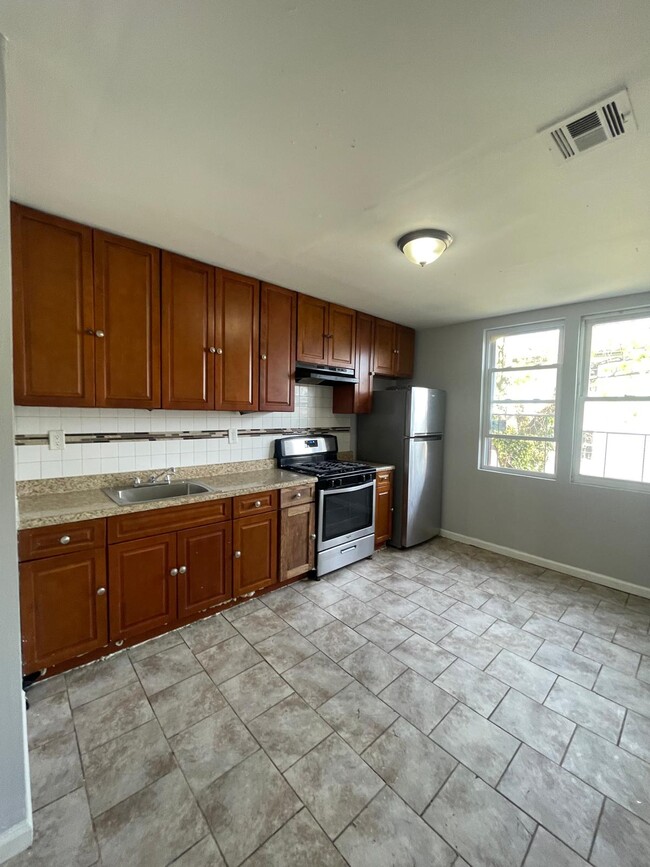 64 Rutgers Ave Unit 2, Jersey City, NJ 07305