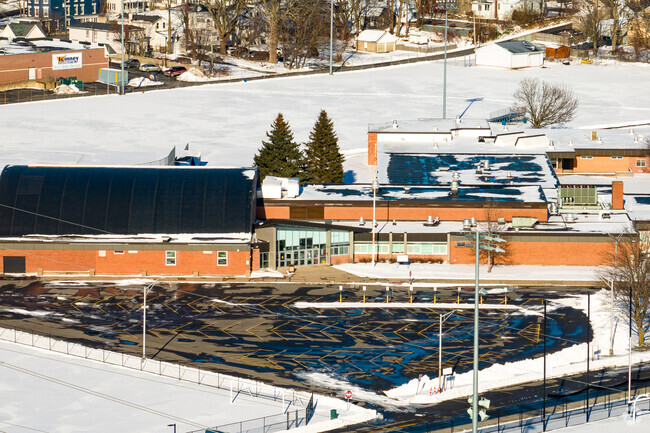 Leighton Elementary School in Oswego's main entrance.