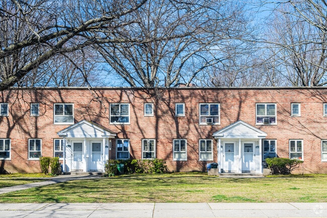 Many apartments are in two bed one bath configurations for small families in Fresh Meadows.