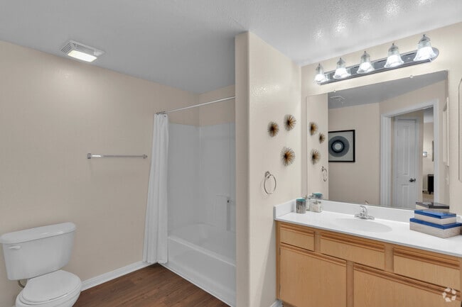 1BR, 1BA - 792SF - Bathroom