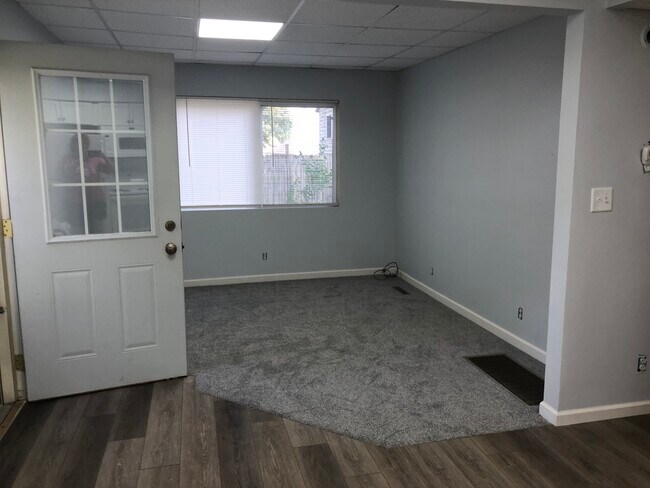 306 E Henry St unit . 2, Atkinson, IL 61235 - photo 6