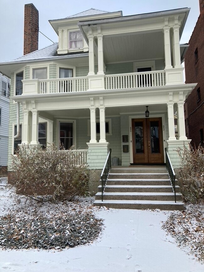 642 Orange St unit 3rd Floor Apartment, New Haven, CT 06511 - photo 2