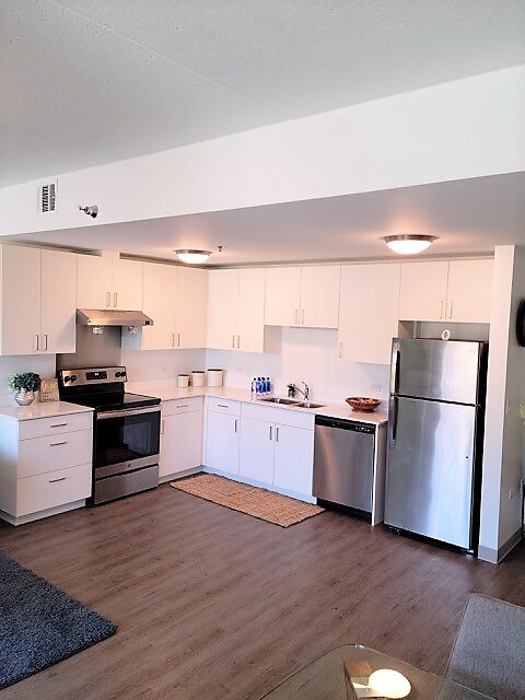 551 W Elm St, Chicago, IL 60610