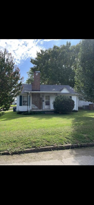1203 Brown St, Paris, TN 38242