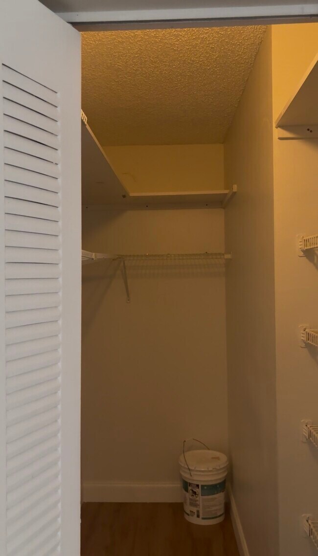 Las Brisas at Country Club of Miami unit 4, Hialeah, FL 33015 - photo 4