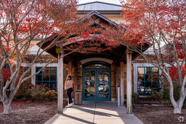 Residents can take advantage of the Maumelle Public Library.