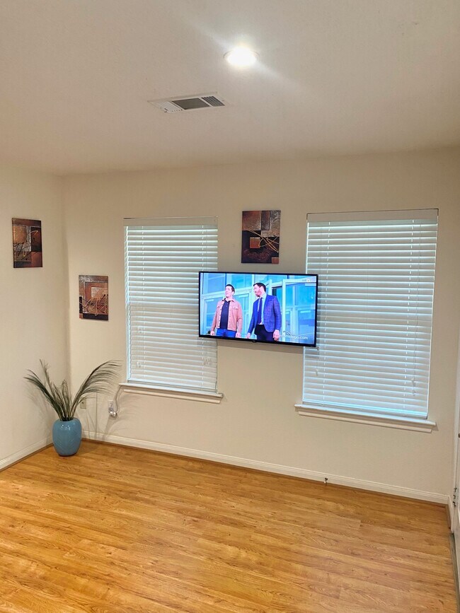 1404 W April Villa unit D, Montgomery, TX 77356 - photo 6