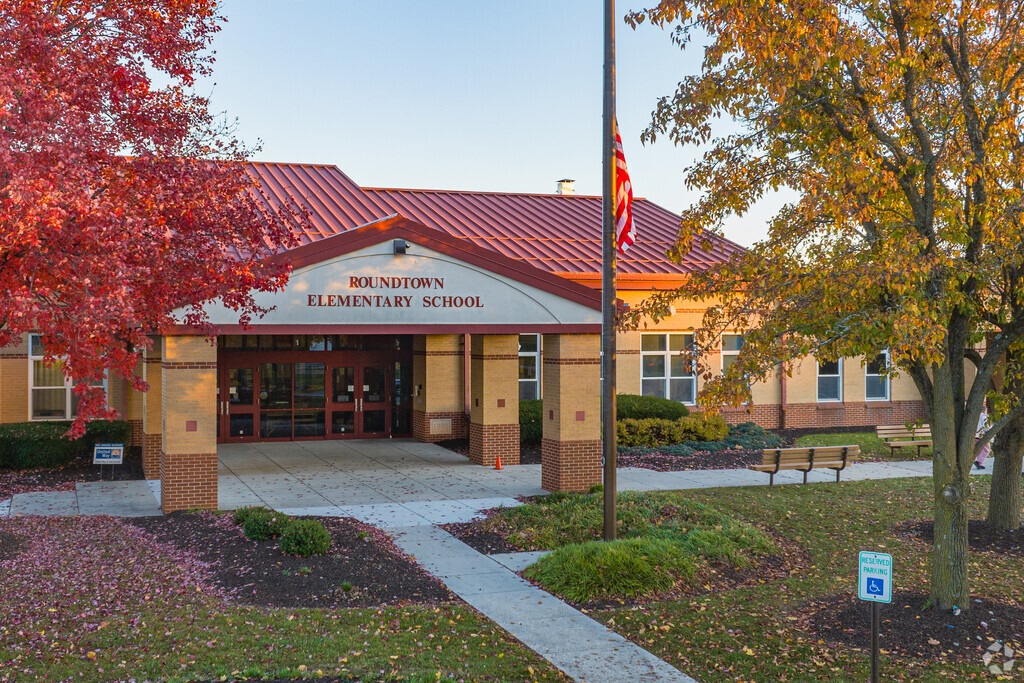 Roundtown Elementary School has an A rating on Niche and has 617 students in grades K-3.