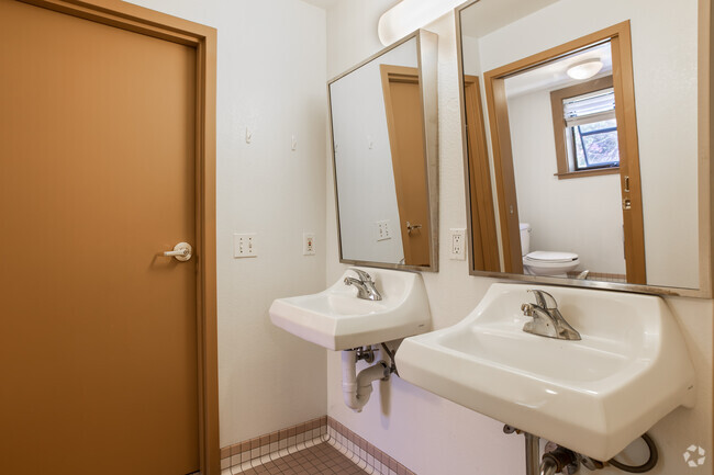 1BR, 1BA - R1DX4