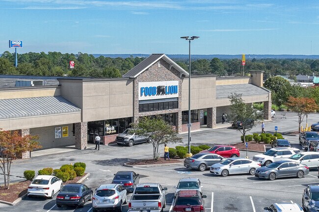 Residents of Richmond Hill can enjoy shopping at the new Food Lion.