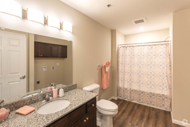 2 BR, 2 BA - Forestwood - 1294 SF