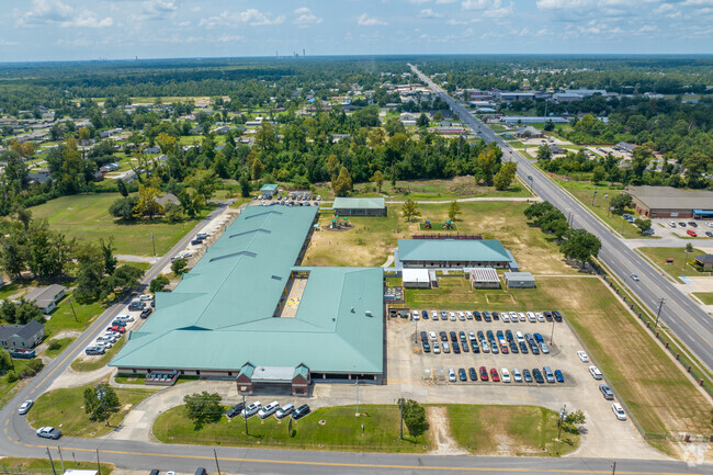 Moss Bluff Elementary School challenges and encourages children to learn.