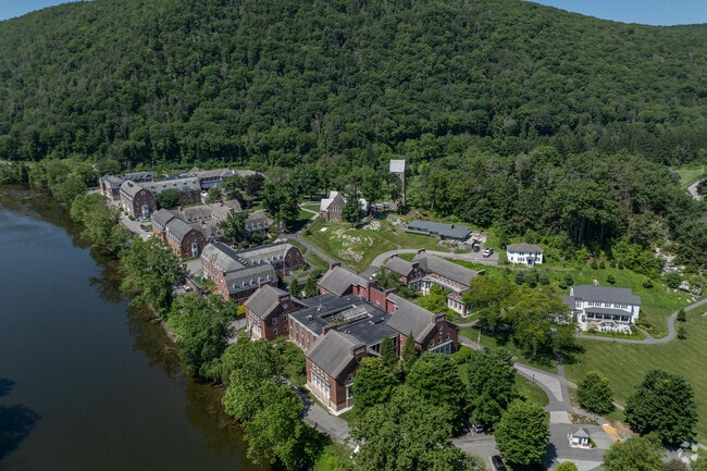 Kent School at 1 Macedonia Rd, Kent, CT 06757.