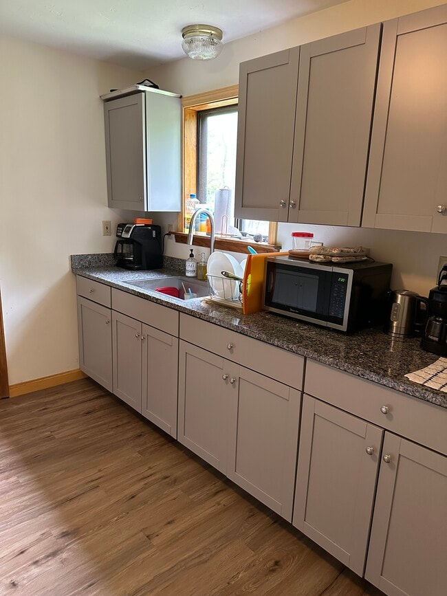 9 Langdon St unit 9 Langdon, Plymouth, NH 03264 - photo 5