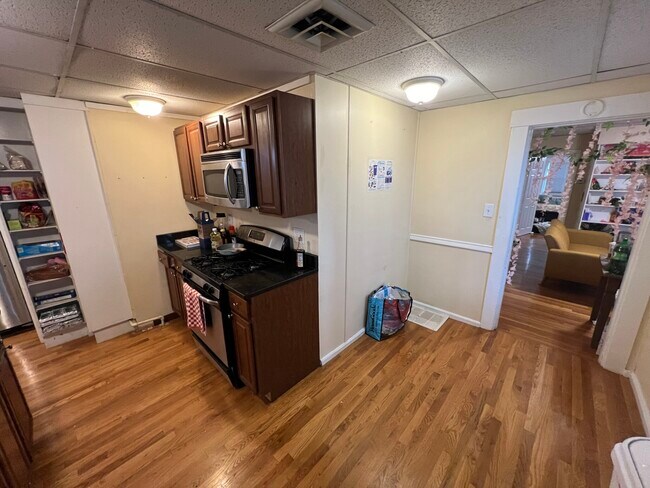 363 Beacon St unit 3, Somerville, MA 02143 - photo 3