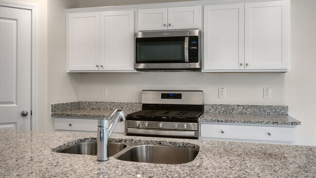 6610 Capstone Ct, Rural Hall, NC 27045 - photo 6