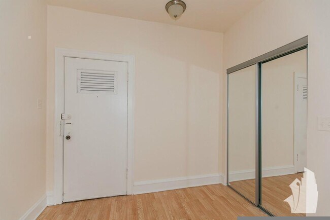 4851 N Damen Ave unit 209, Chicago, IL 60625 - photo 2