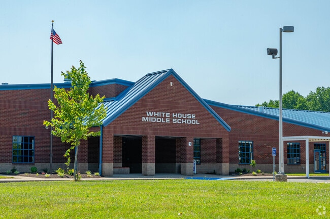 White House Middle School in Sumner County earns an A- rating on Niche.