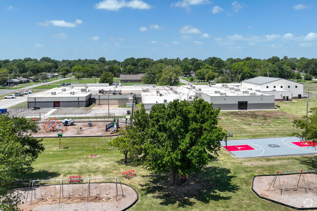 William R Teague Elementary is surrounded by green space and mature trees.