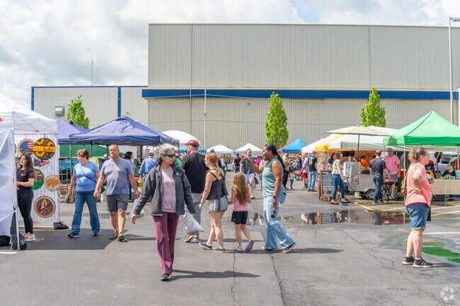Visitors can find a wide array of products, including fresh fruits and vegetables, baked goods, meats, artisan crafts, and fresh flowers at the Kingsport Farmers Market.