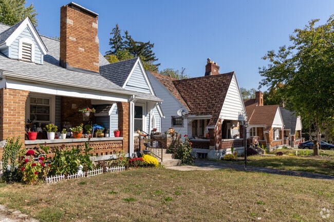 Rows of charming homes line the streets of Mount Vernon.