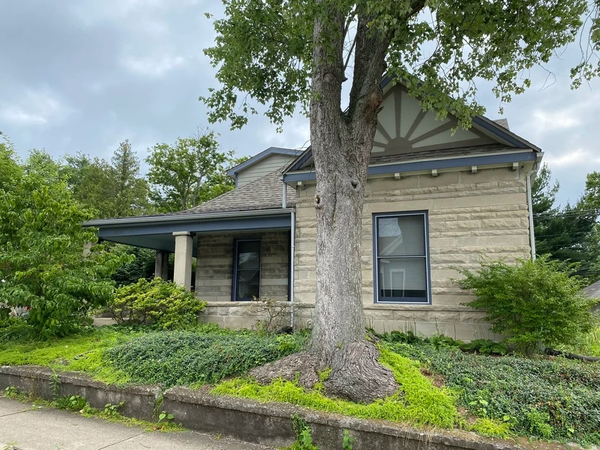 601 S Grant St, Bloomington, IN 47401 - photo 1