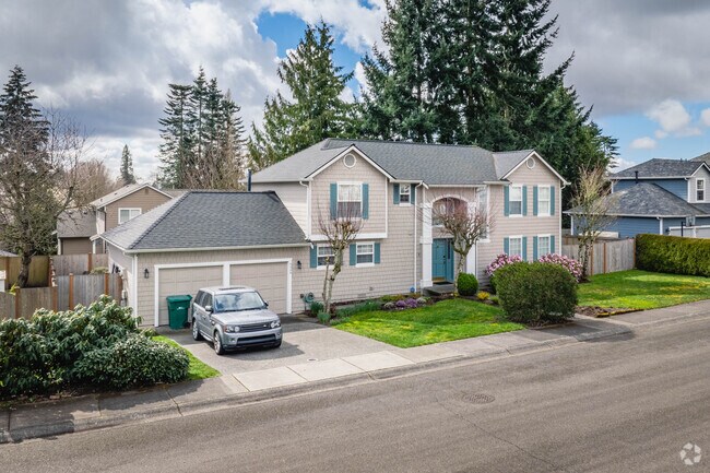 New Traditional homes are the most commonly found style in the Spruce Hills neighborhood.