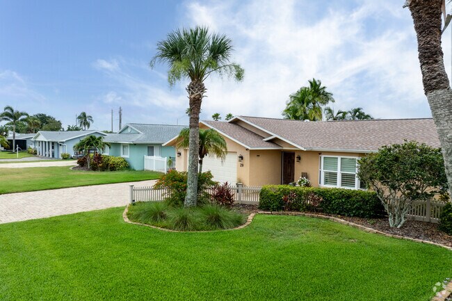 Bouchelle Island has many single family homes styles such as ranches.