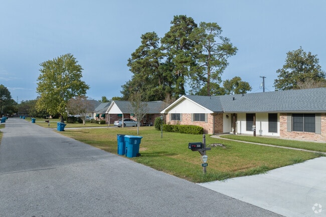 Ranch-style homes are the dominant style in Monteigne.