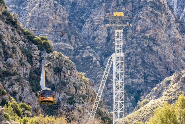 The Palm Springs Aerial Tramway has panoramic views of the mountains.