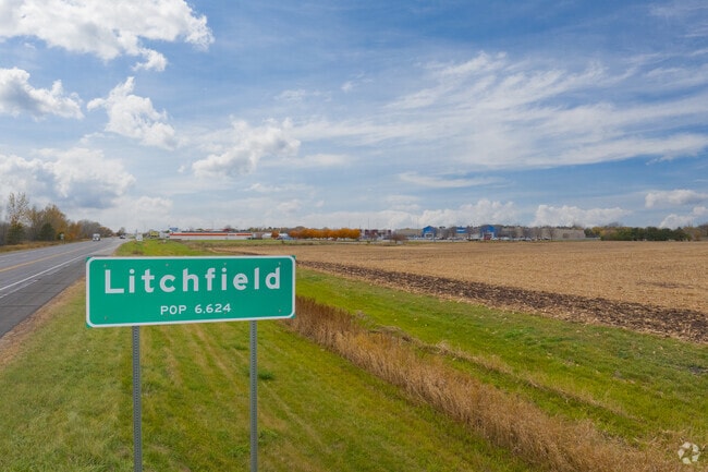 Litchfield welcomes travelers with small‑town spirit and open skies.