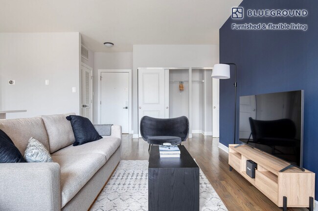 911 W School St unit FL1-ID944, Chicago, IL 60657 - photo 3