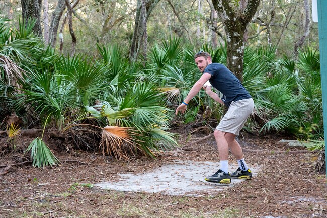 Ellison Acres is home to the beautiful Holland Park Disc Golf Course.