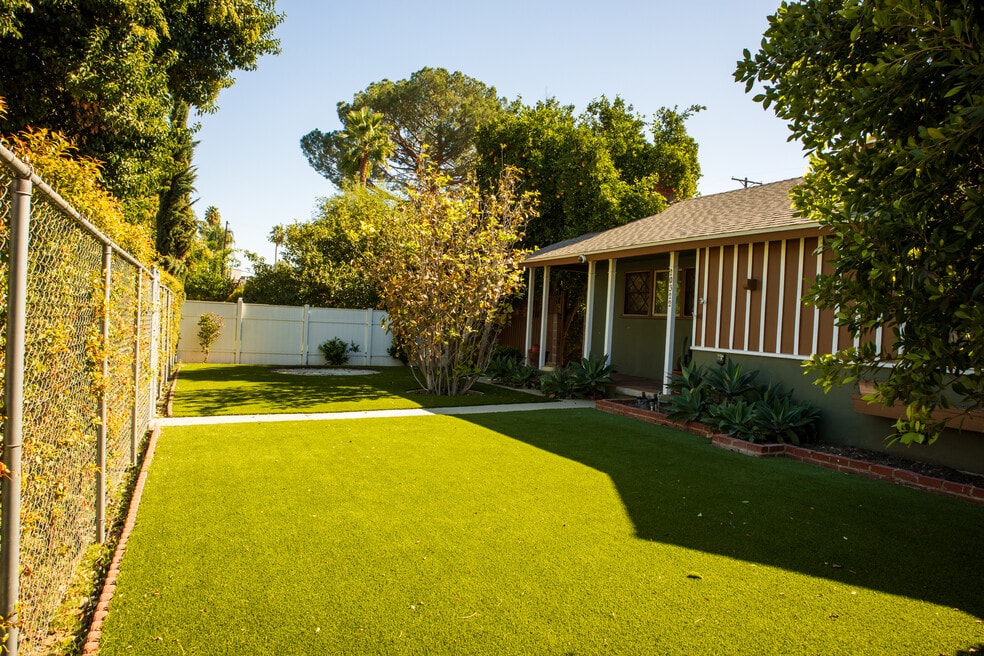 20322 Roscoe Blvd, Winnetka, CA 91306 - photo 1