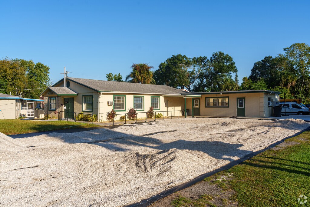 Bethel Christian Academy is a private school located on Enterprise Avenue in New Symrna Beach.