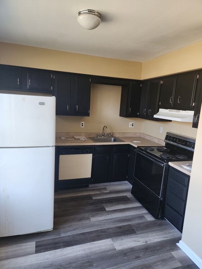 9 Hampton Gate Dr unit B, Sicklerville, NJ 08081 - photo 2