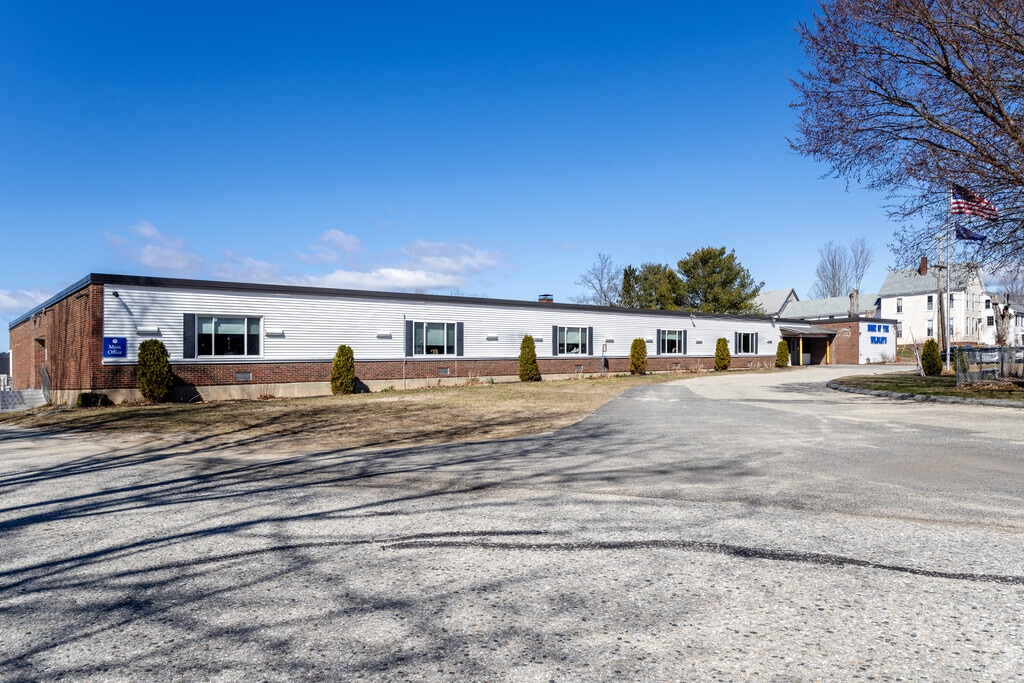 Students in the greater Mechanic Falls region attend Elm Street Elementary School for their primary education.