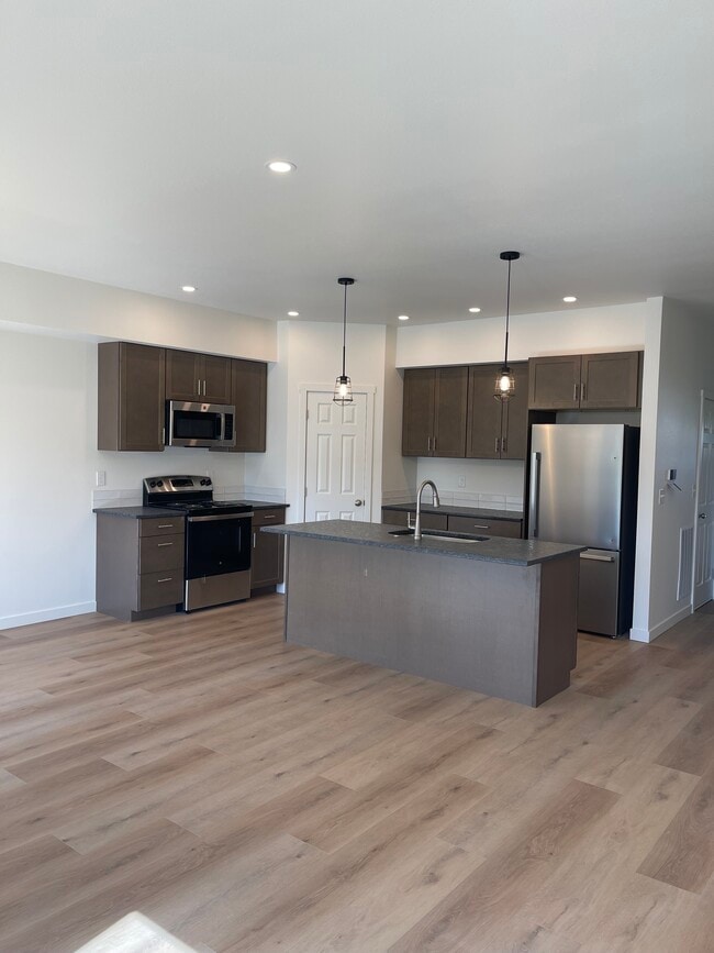 1502 SE Landen Dr, College Place, WA 99324