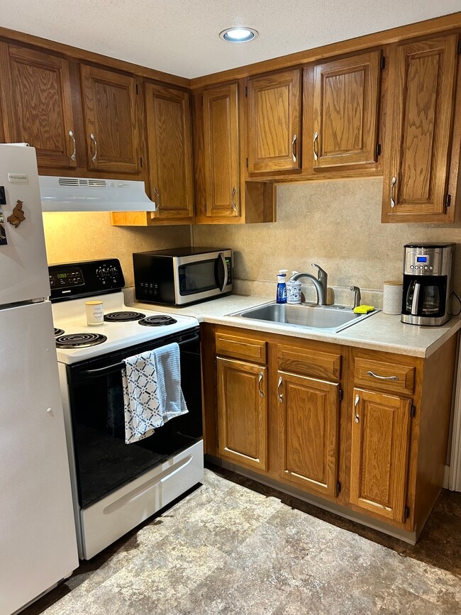 163 N Main St unit 2nd Floor, Southington, CT 06489 - photo 6