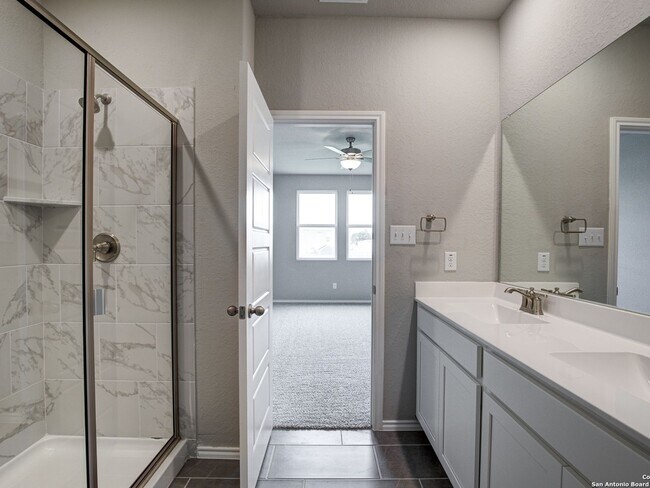 300 Ivy Rd, Seguin, TX 78155 - photo 4